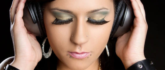 Tipps zum Piercingschmuck Jason Stitt #161748974
