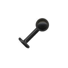 Labret Piercing mit Kugel im Black-Style.