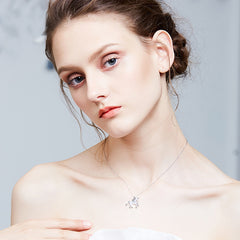 Halskette "Einhorn" elegant mit funkelnden Zirkonia Steinchen aus Messing Silber plattiert