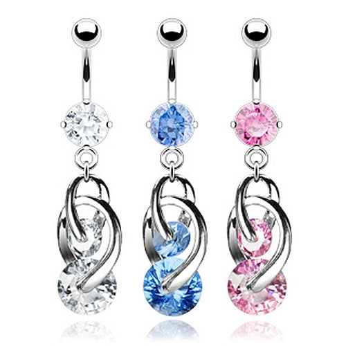 Bezauberndes Bauchnabel Piercing mit zwei hängenden Kristallsteinen.