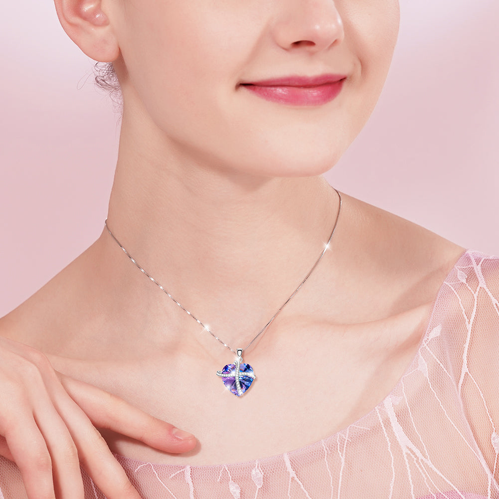 Model Halskette "Purple Heart " mit funkelnden Zirkonia Kristall Herz Anhänger schimmert lila blau